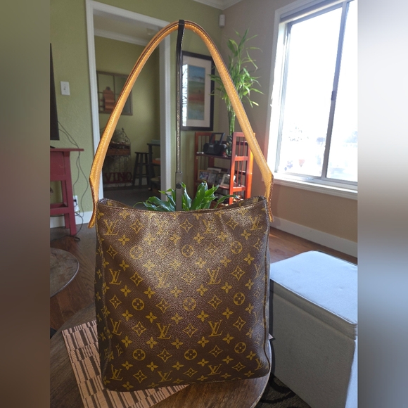 Authentic Louis Vuitton Monogram Looping Shoulder Bag - Picture 2 of 13